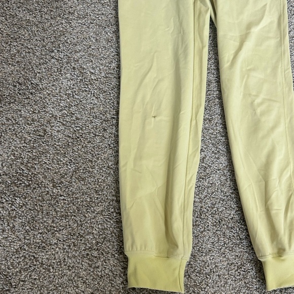 Lululemon Stretch High-Rise Jogger *Full Length
Finch Yellow Women’s Size 4 Run - Picture 9 of 11